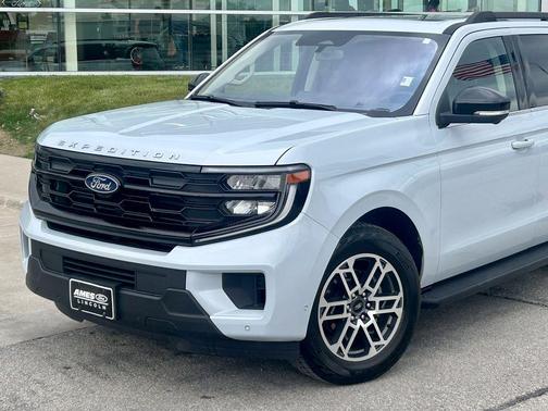 Space Silver Metallic 2025 Ford Expedition Max Active 4x4
