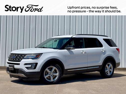 White 2016 Ford Explorer XLT