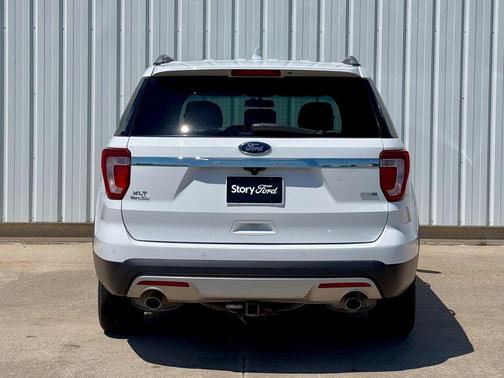 White 2016 Ford Explorer XLT