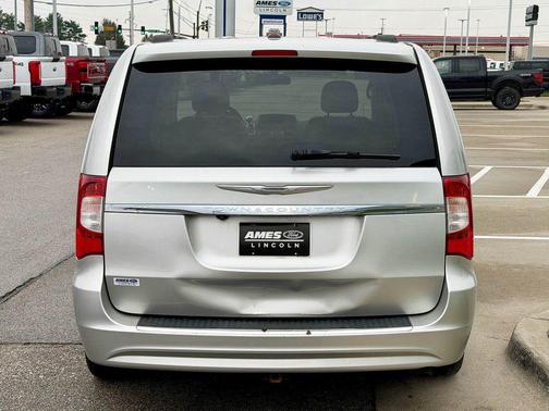2012 Chrysler Town & Country Touring