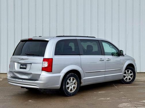 2012 Chrysler Town & Country Touring