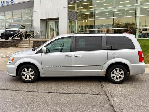 2012 Chrysler Town & Country Touring