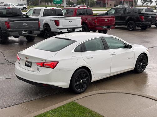 Summit White 2019 Chevrolet Malibu LT