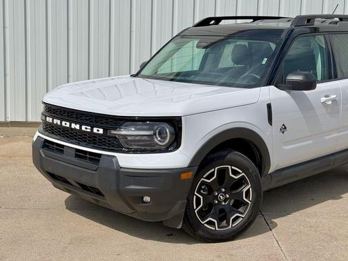 Oxford White 2025 Ford Bronco Sport Outer Banks