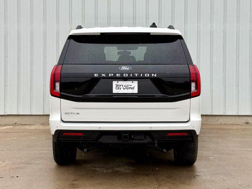 Star White Metallic Tri-Coat 2025 Ford Expedition Active