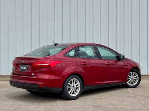 Ruby Red Metallic Tinted Clearcoat 2016 Ford Focus SE