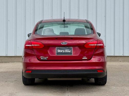 Ruby Red Metallic Tinted Clearcoat 2016 Ford Focus SE