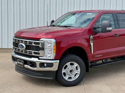 Ruby Red Metallic Tinted Clearcoat 2026 Ford F-250 XLT