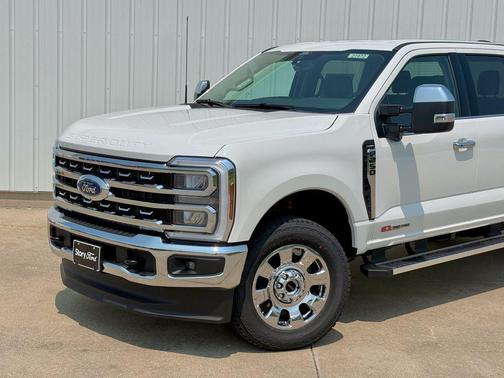 Star White Metallic Tri-Coat 2026 Ford F-250 Lariat