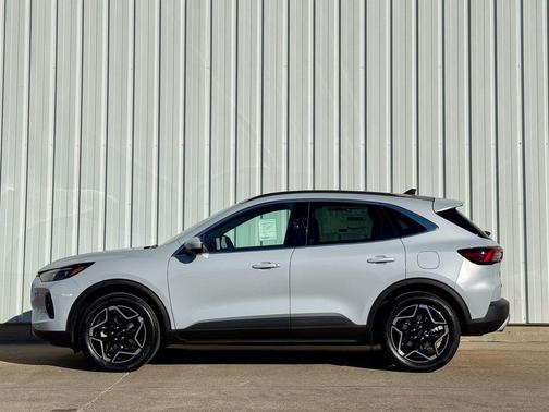 2026 Ford Escape Platinum