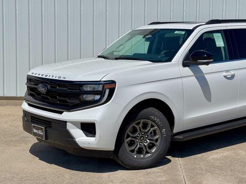 White 2026 Ford Expedition Max Active 4x4