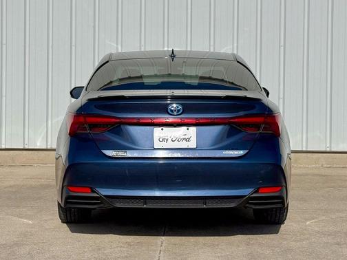 2019 Toyota Avalon Hybrid XSE