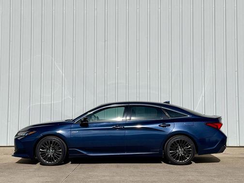 2019 Toyota Avalon Hybrid XSE