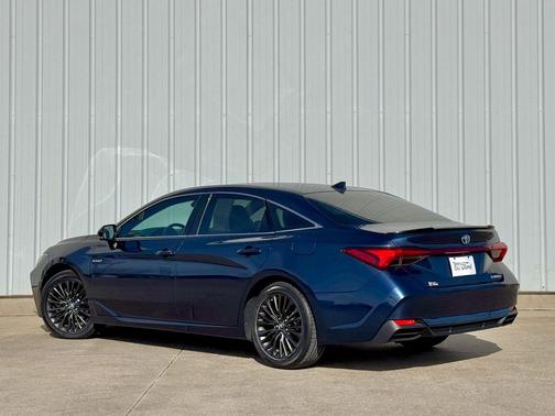 2019 Toyota Avalon Hybrid XSE