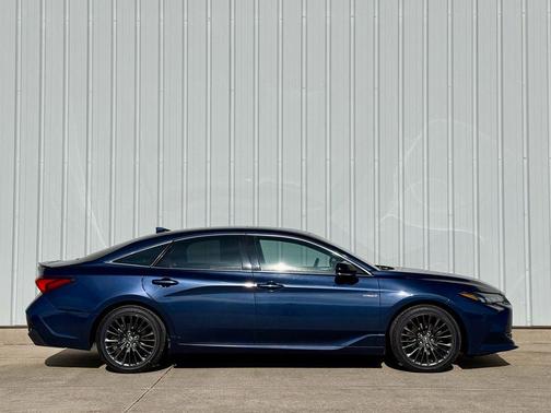 2019 Toyota Avalon Hybrid XSE