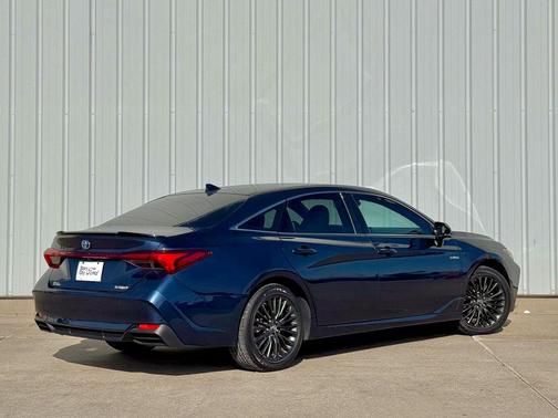 2019 Toyota Avalon Hybrid XSE