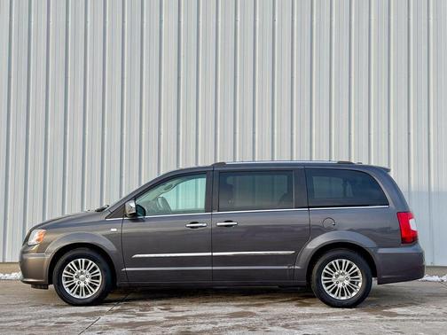 2014 Chrysler Town & Country Touring-L