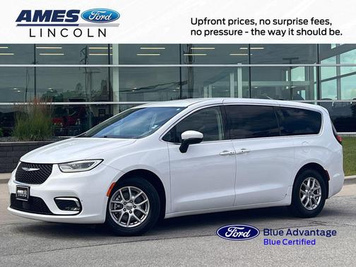 Bright White Clearcoat 2023 Chrysler Pacifica Touring L