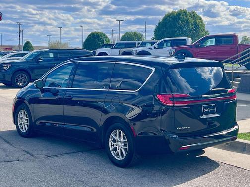 Diamond Black Crystal Pearlcoat 2026 Chrysler Pacifica L