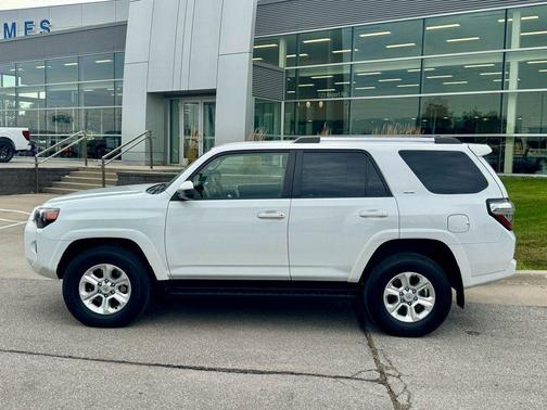 2024 Toyota 4Runner SR5