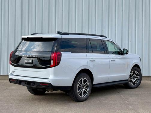 Oxford White 2025 Ford Expedition Active