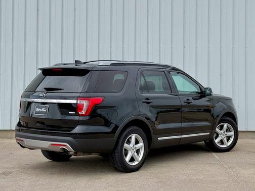 Shadow Black 2016 Ford Explorer XLT