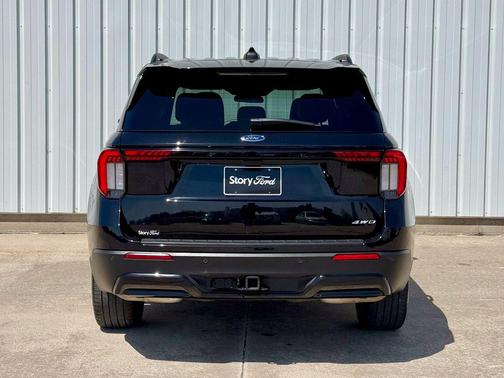 Agate Black Metallic 2025 Ford Explorer ST-Line