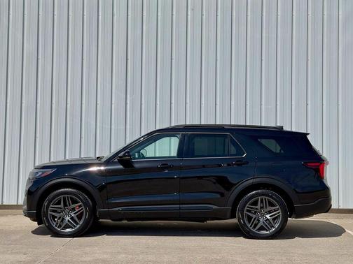 Agate Black Metallic 2025 Ford Explorer ST-Line