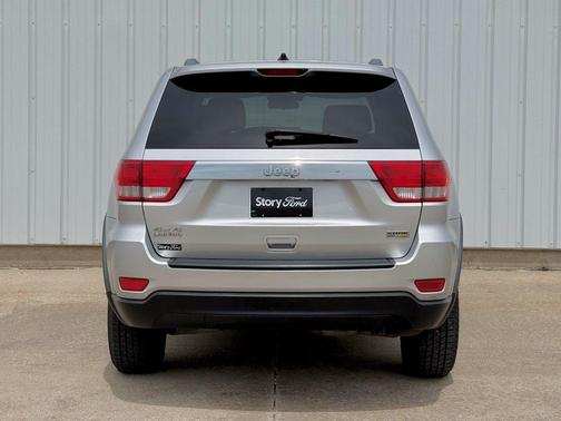 Bright Silver Metallic Clearcoat 2012 Jeep Grand Cherokee Laredo