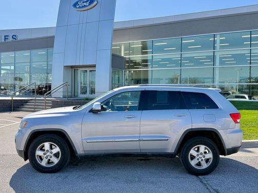 Bright Silver Metallic Clearcoat 2012 Jeep Grand Cherokee Laredo