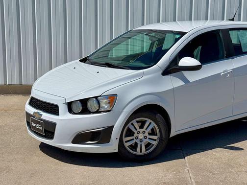 Summit White 2014 Chevrolet Sonic LT