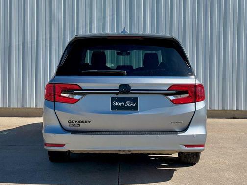 Silver Metallic 2023 Honda Odyssey Touring