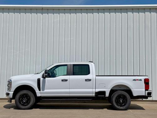 Oxford White 2024 Ford F-250 XL