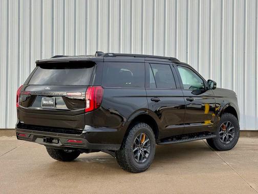 Agate Black Metallic 2026 Ford Expedition Tremor