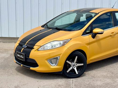 Yellow Blaze Metallic Tri-coat 2011 Ford Fiesta SES