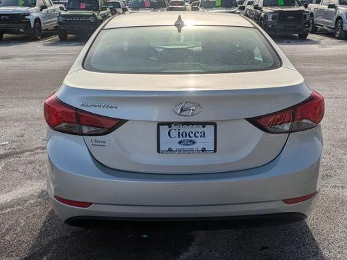 2015 Hyundai ELANTRA SE