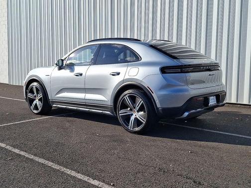 2025 Porsche Macan 4