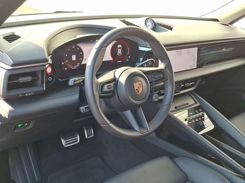 2025 Porsche Macan 4