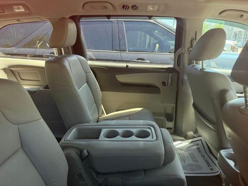 Red 2014 Honda Odyssey EX-L