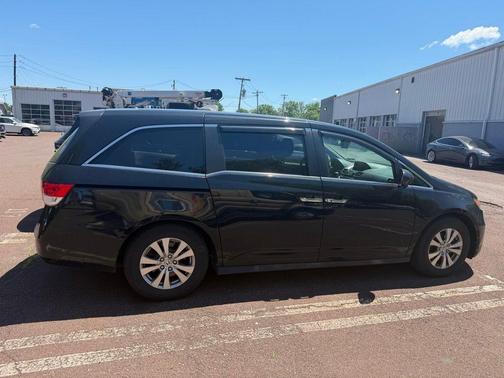 Red 2014 Honda Odyssey EX-L