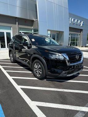 2022 Nissan Pathfinder SL