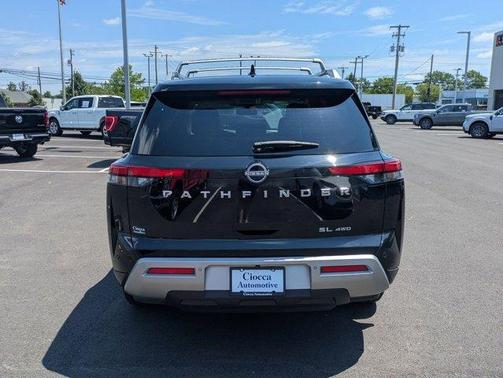 2022 Nissan Pathfinder SL