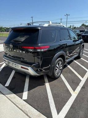 2022 Nissan Pathfinder SL