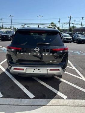 2022 Nissan Pathfinder SL
