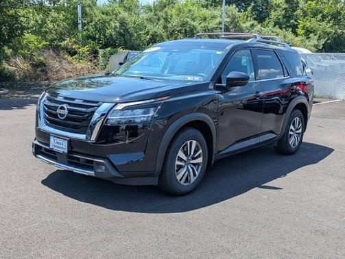 2022 Nissan Pathfinder SL