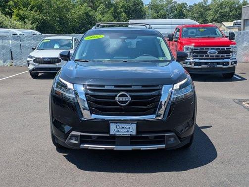 2022 Nissan Pathfinder SL