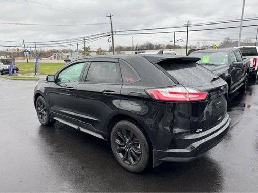 2022 Ford Edge SE