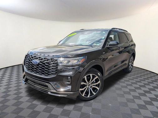 Black Metallic 2025 Ford Explorer ST-Line