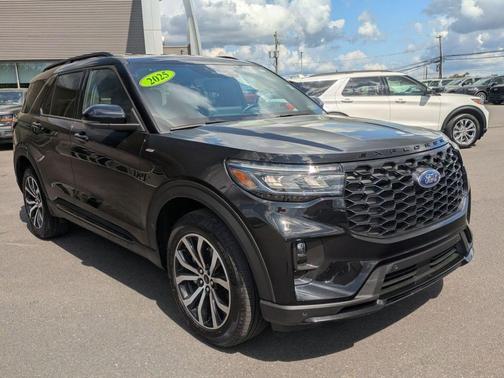 Black Metallic 2025 Ford Explorer ST-Line