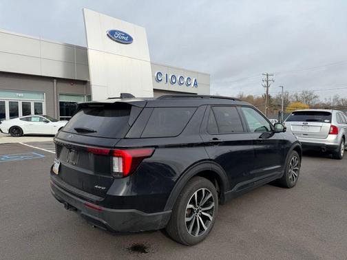 Black Metallic 2025 Ford Explorer ST-Line